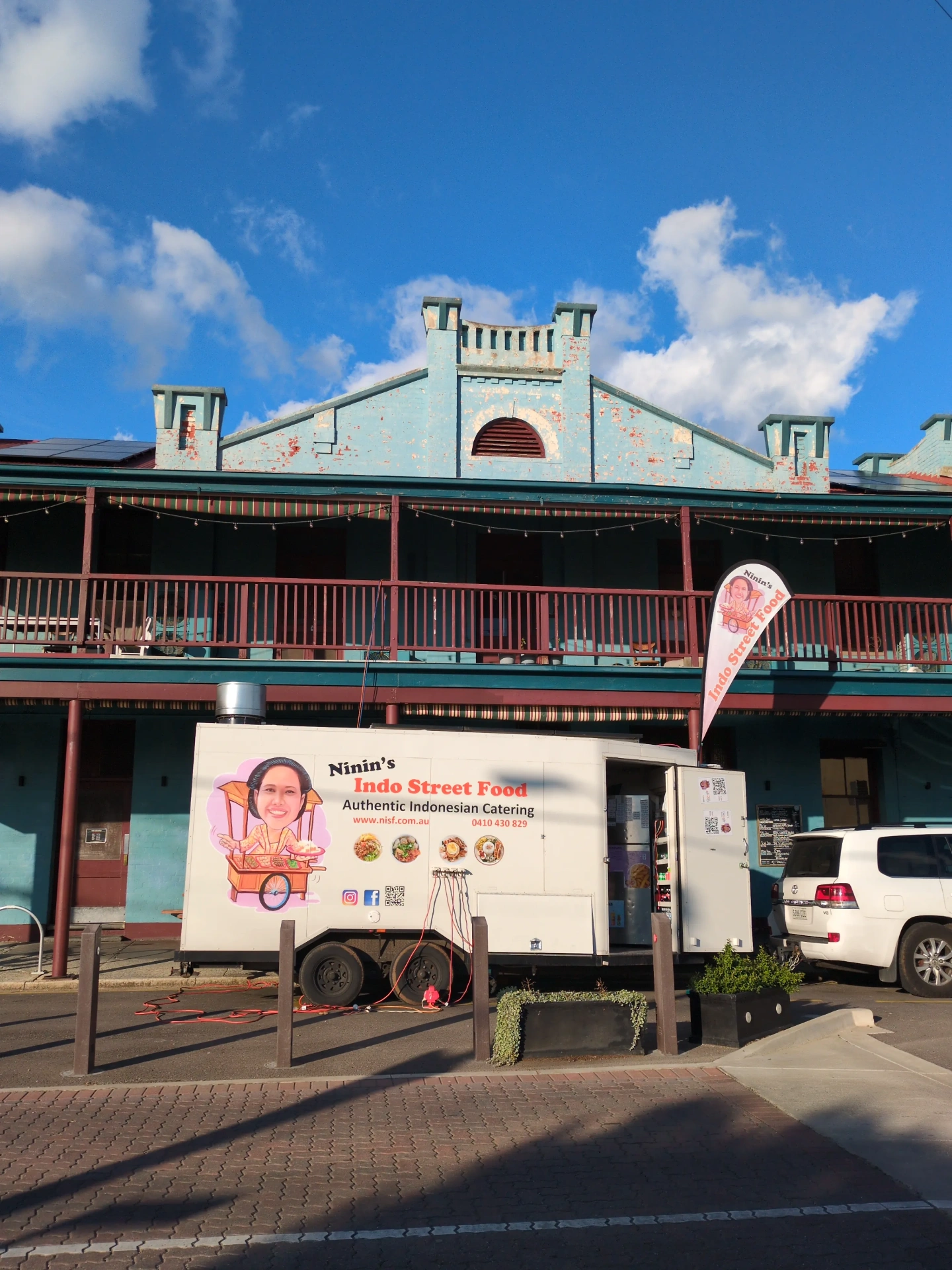 Ninin's trailer parked outside the Wheatsheaf Hotel, Adelaide